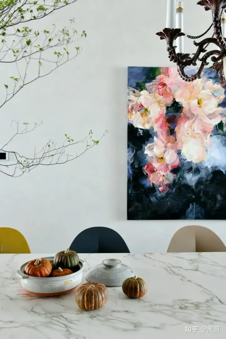 marbledining table close-up