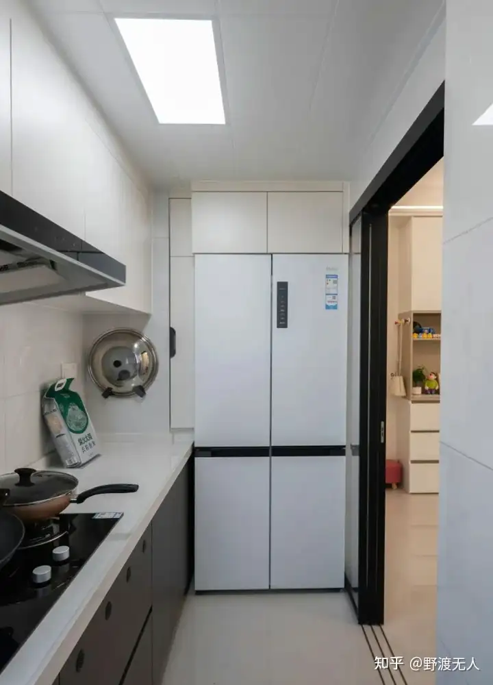 Kitchen with integrated fridge