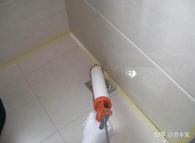 Mold growth on poor-quality silicone sealant