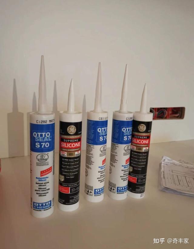 Difficulty in cleaning moldy sealant