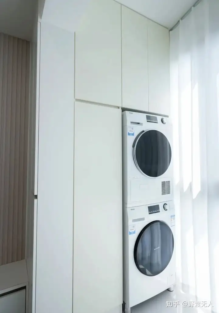 Balcony with built-in cabinets